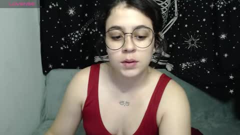 PeachSalinger online show from September 2025 10:28:01 AM