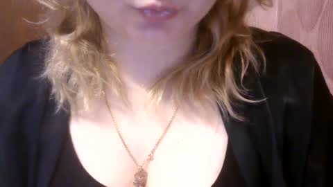 Snapshot of riveramaureen chatting on January 2025 10:45:01 PM RiveraMaureen online show from January 2025 10:45:01 PM