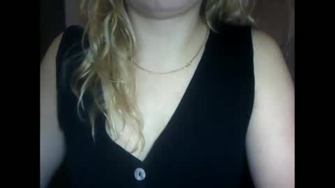 Snapshot of riveramaureen chatting on October 2025 09:26:02 PM RiveraMaureen online show from October 2025 09:26:02 PM