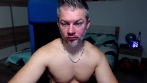 Snapshot of robbyshawz chatting on January 2025 08:45:02 AM robbyshawz online show from January 2025 08:45:02 AM