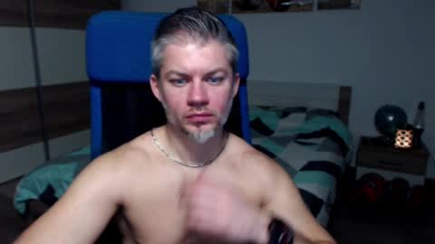 Snapshot of robbyshawz chatting on January 2025 11:02:02 AM robbyshawz online show from January 2025 11:02:02 AM