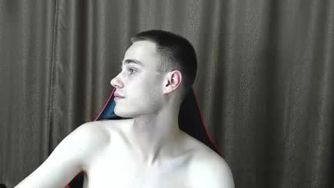 robert10211 online show from October 2025 08:17:01 PM