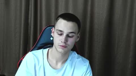 robert10211 online show from October 2025 06:27:02 PM