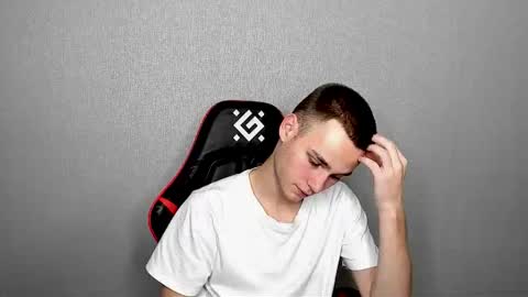 robert10211 online show from November 2025 03:24:02 PM