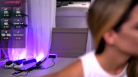 Snapshot of robertarosetti chatting on October 2025 08:45:02 AM Roberta online show from October 2025 08:45:02 AM