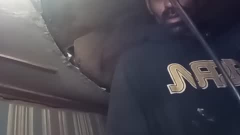 Snapshot of robincom23 chatting on October 2025 03:37:02 AM R online show from October 2025 03:37:02 AM