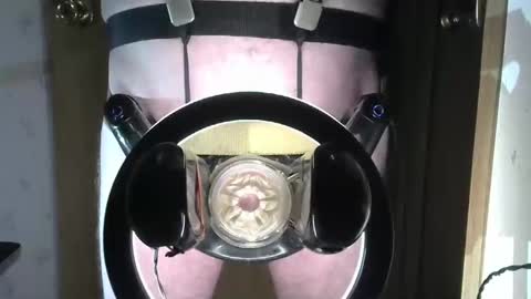 Snapshot of robodickmilker chatting on February 2025 09:52:01 PM Robodickmilker online show from February 2025 09:52:01 PM