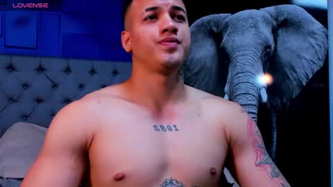 rocco_santos online show from September 2025 05:43:02 AM