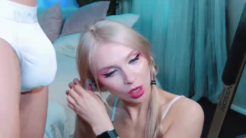 Lina and Den online show from November 2025 09:52:01 AM