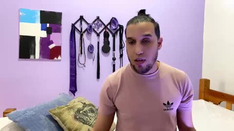 Thiago independent model online show from February 2025 09:29:02 PM