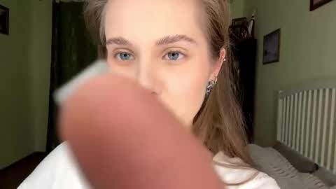 Snapshot of rolandaslatten chatting on December 2025 07:14:02 AM Mia online show from December 2025 07:14:02 AM