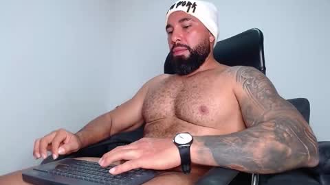 Snapshot of roman_muscle_ chatting on November 2025 09:25:01 PM Roman online show from November 2025 09:25:01 PM