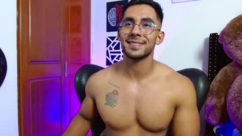 Roman online show from March 2025 08:32:01 PM