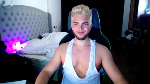 Snapshot of romantic_twunk chatting on October 2025 04:35:01 PM romantic_twunk online show from October 2025 04:35:01 PM