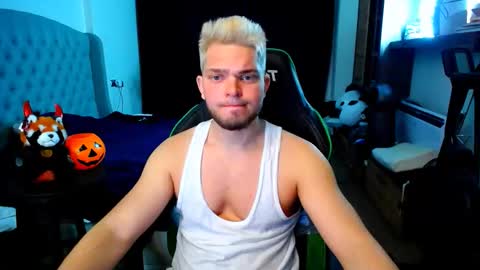 Snapshot of romantic_twunk chatting on November 2025 05:20:02 AM romantic_twunk online show from November 2025 05:20:02 AM