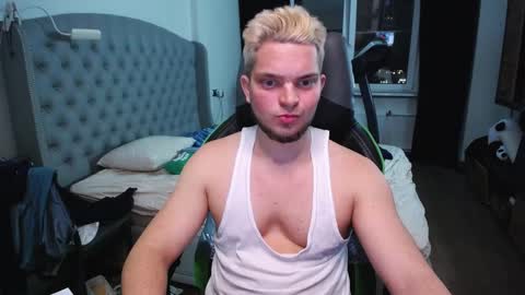 Snapshot of romantic_twunk chatting on November 2025 09:57:02 PM romantic_twunk online show from November 2025 09:57:02 PM