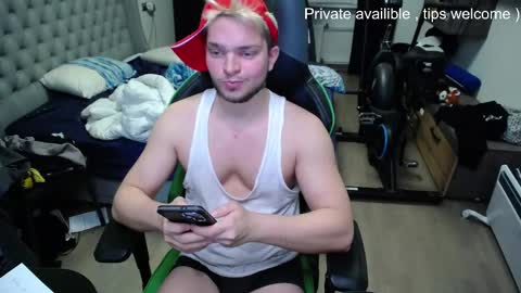 Snapshot of romantic_twunk chatting on November 2025 06:33:02 PM romantic_twunk online show from November 2025 06:33:02 PM