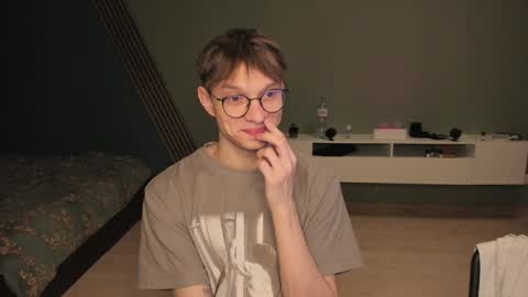 Snapshot of romeo_mercy chatting on December 2024 10:24:02 PM Romeo online show from December 2024 10:24:02 PM