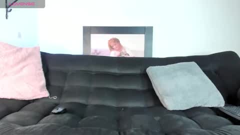 Snapshot of ronnie_fallout chatting on October 2025 07:14:02 PM Ronnie online show from October 2025 07:14:02 PM