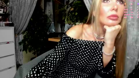 Snapshot of rora_ chatting on October 2025 09:59:02 PM Aurora online show from October 2025 09:59:02 PM