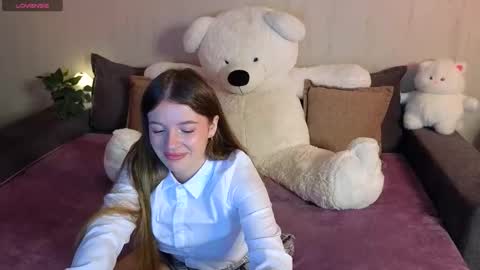 roraline_lov online show from November 2025 05:02:01 PM