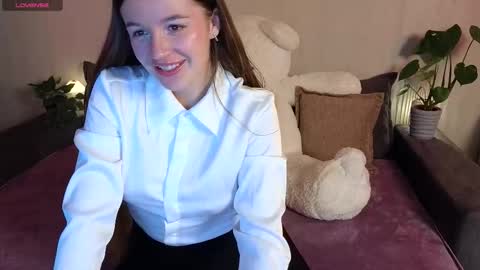 roraline_lov online show from November 2025 05:12:01 PM