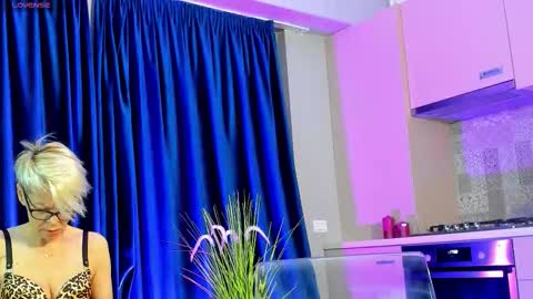 Snapshot of rosacatalleya chatting on October 2025 04:32:02 AM Rose online show from October 2025 04:32:02 AM