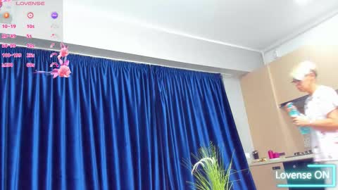 Snapshot of rosacatalleya chatting on November 2025 04:11:02 AM Rose online show from November 2025 04:11:02 AM