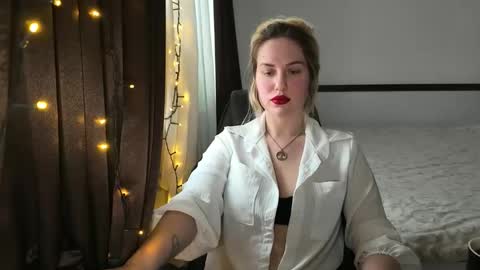 Rosali online show from October 2025 01:26:02 PM