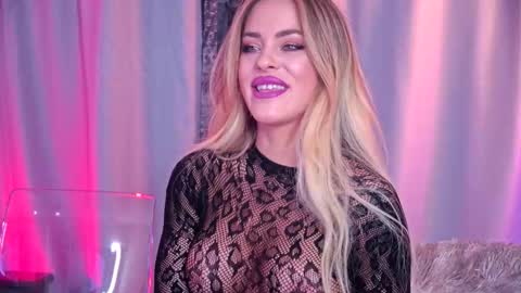 Snapshot of roseevansx chatting on December 2025 06:37:02 PM Sonia online show from December 2025 06:37:02 PM