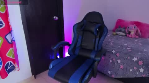 Snapshot of roseliam_ chatting on November 2025 07:02:02 PM Rose online show from November 2025 07:02:02 PM