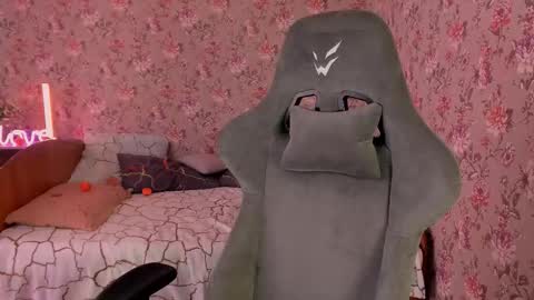 Snapshot of roselolly chatting on November 2025 04:45:02 AM Lola online show from November 2025 04:45:02 AM