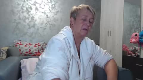 Lovepinklilly online show from November 2025 05:25:01 PM