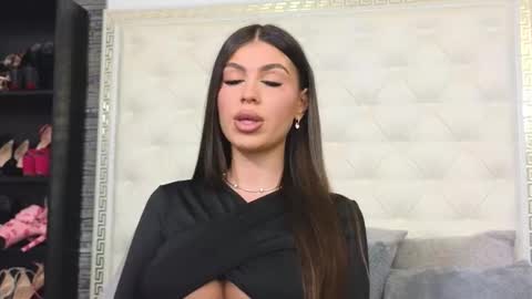 Snapshot of rosevanessa chatting on October 2025 06:03:02 AM Gabriela online show from October 2025 06:03:02 AM