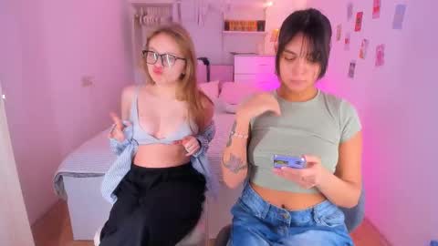 Snapshot of roshelle_xxx chatting on February 2025 02:52:02 PM Roshelle online show from February 2025 02:52:02 PM