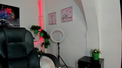 Snapshot of rosi_cooper chatting on December 2024 11:09:02 AM rosi_cooper online show from December 2024 11:09:02 AM