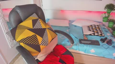 Snapshot of rosi_cooper chatting on February 2025 01:48:02 PM rosi_cooper online show from February 2025 01:48:02 PM