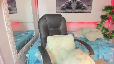 Snapshot of rosi_cooper chatting on February 2025 04:58:01 PM rosi_cooper online show from February 2025 04:58:01 PM