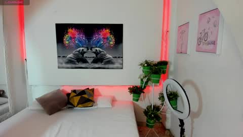 Snapshot of rosi_cooper chatting on February 2025 10:47:02 AM rosi_cooper online show from February 2025 10:47:02 AM