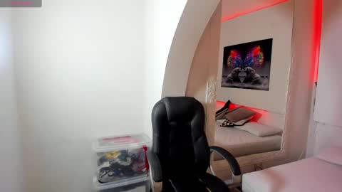 Snapshot of rosi_cooper chatting on March 2025 10:48:01 AM rosi_cooper online show from March 2025 10:48:01 AM