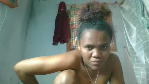 Snapshot of rosia22 chatting on October 2025 05:17:01 AM rosia22 online show from October 2025 05:17:01 AM