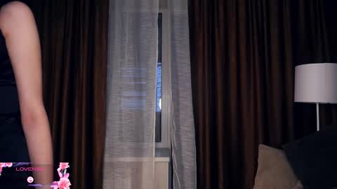 Edwina online show from November 2025 05:06:01 AM