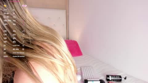 Snapshot of rossedaw_ chatting on December 2024 10:25:01 PM Rosse Daw Independent model online show from December 2024 10:25:01 PM