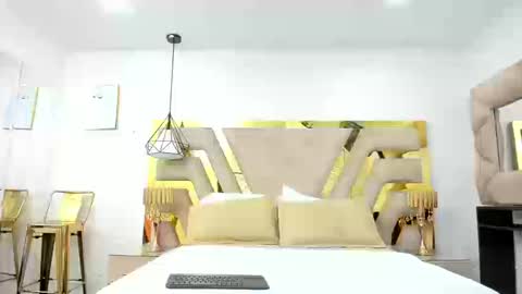 Beauty Naia  online show from September 2025 01:04:01 PM