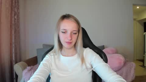 Snapshot of rousereed chatting on October 2025 06:33:01 AM Rouse online show from October 2025 06:33:01 AM