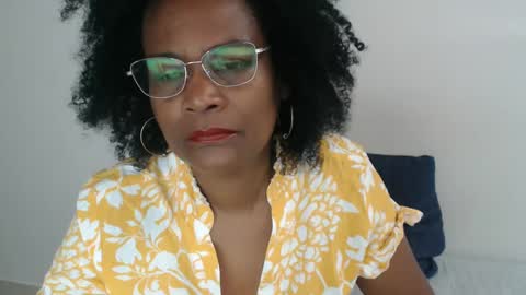 Snapshot of roushlove chatting on December 2024 01:00:01 PM luxa online show from December 2024 01:00:01 PM