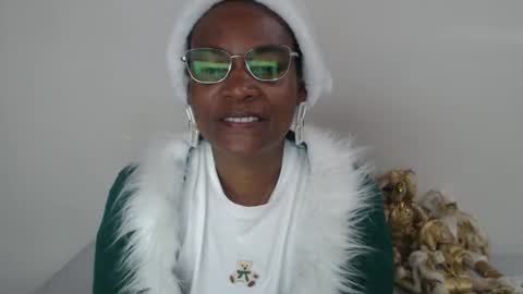 Snapshot of roushlove chatting on December 2024 02:45:01 PM luxa online show from December 2024 02:45:01 PM