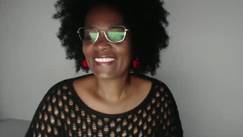 Snapshot of roushlove chatting on January 2025 12:31:02 PM luxa online show from January 2025 12:31:02 PM