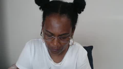 Snapshot of roushlove chatting on January 2025 12:48:01 PM luxa online show from January 2025 12:48:01 PM