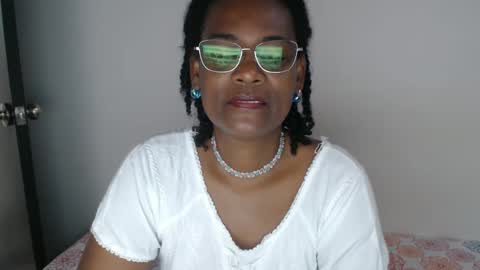 Snapshot of roushlove chatting on January 2025 12:45:02 PM luxa online show from January 2025 12:45:02 PM
